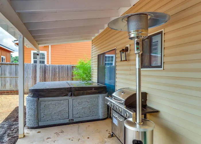 Private Hot Tub: Show 3 Mi To
