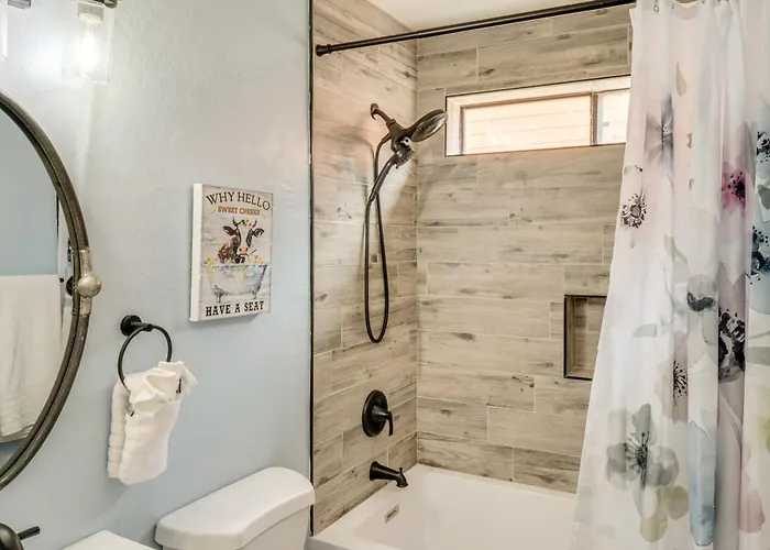 Private Hot Tub: Show 3 Mi To *
